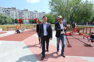 (FOTO) Otvoreno novo dečije igralište na Novom Beogradu