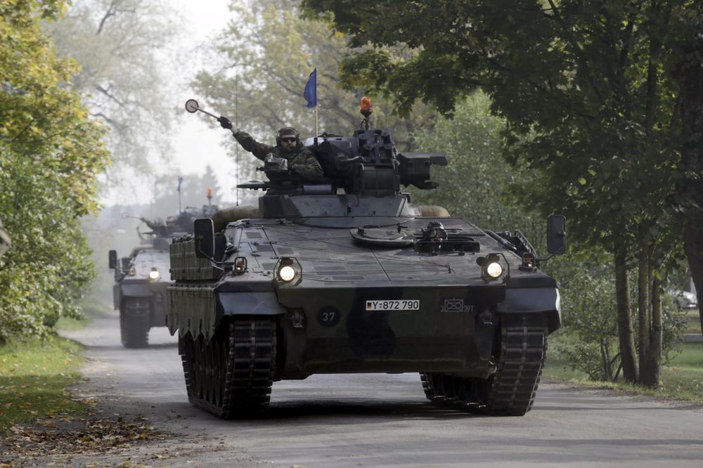 NATO SNAGE SVE BROJNIJE NA BALTIKU: Prvi deo vojnih trupa stigao u Litvaniju!