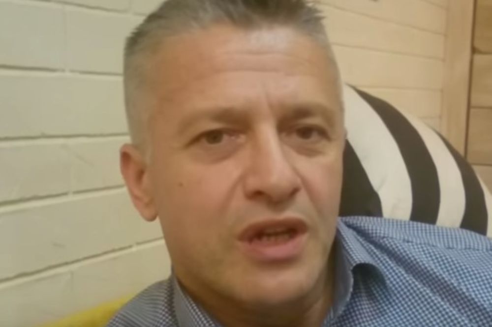 (VIDEO) SKANDAL: Ratni zločinac Naser Orić poselamio navijače Novog Pazara
