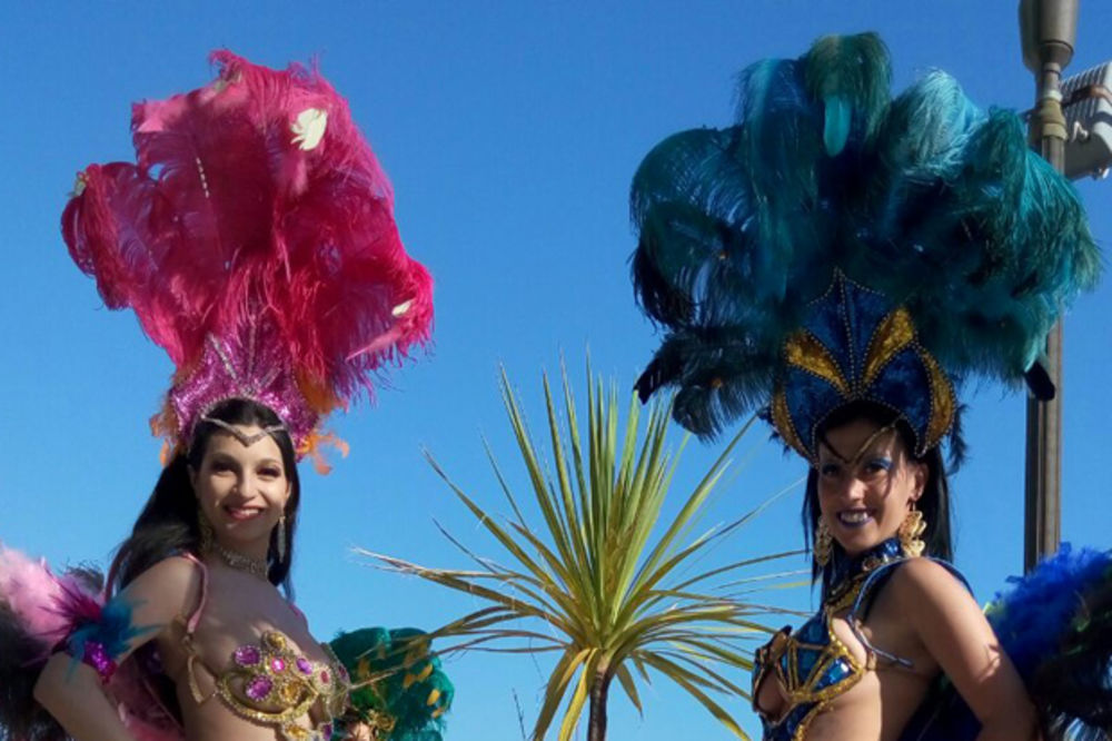(FOTO) NOVOSAĐANKE ZAPALILE CRNOGORCE: 14. budvanski karneval okupio najlepše devojke