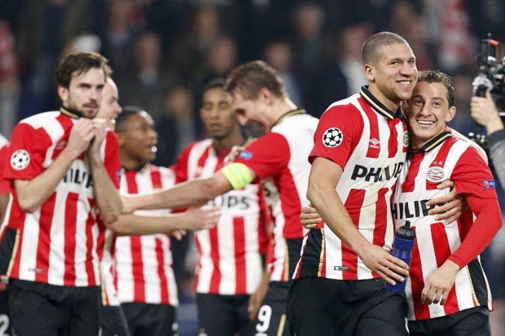 (FOTO, VIDEO) ČUDO SE DOGODILO: Ajaks poklonio PSV-u titulu šampiona Holandije