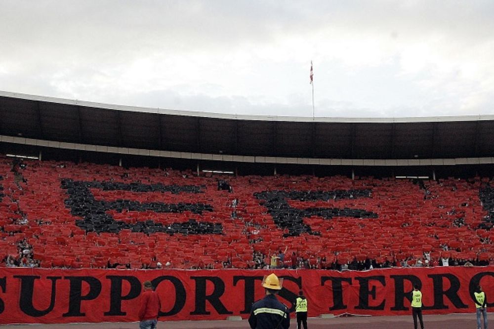 (FOTO) ŽESTOKA PORUKA DELIJA: Evo kako su navijači Crvene zvezde udarili na UEFA zbog Kosova