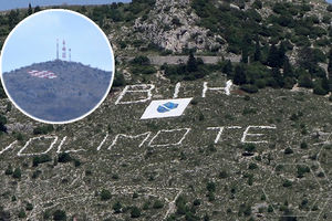 (FOTO) VEĆ IMAJU ŠAHOVNICU: Na brdu iznad Mostara osvanula zastava sa ljiljanima!