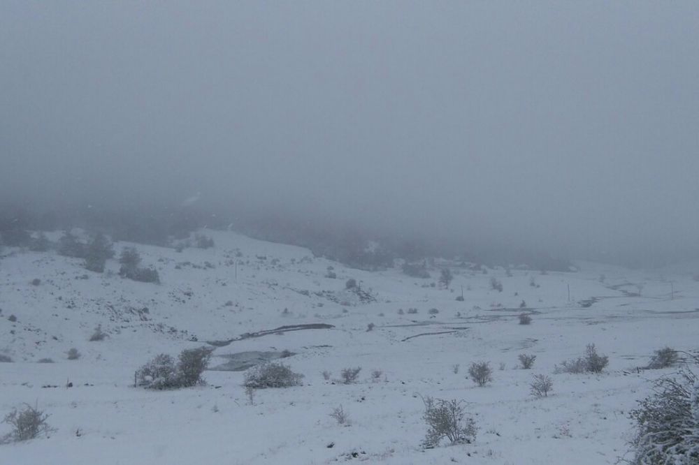 (FOTO) SVE NAOPAKO: Hercegovina pod majskim snegom!