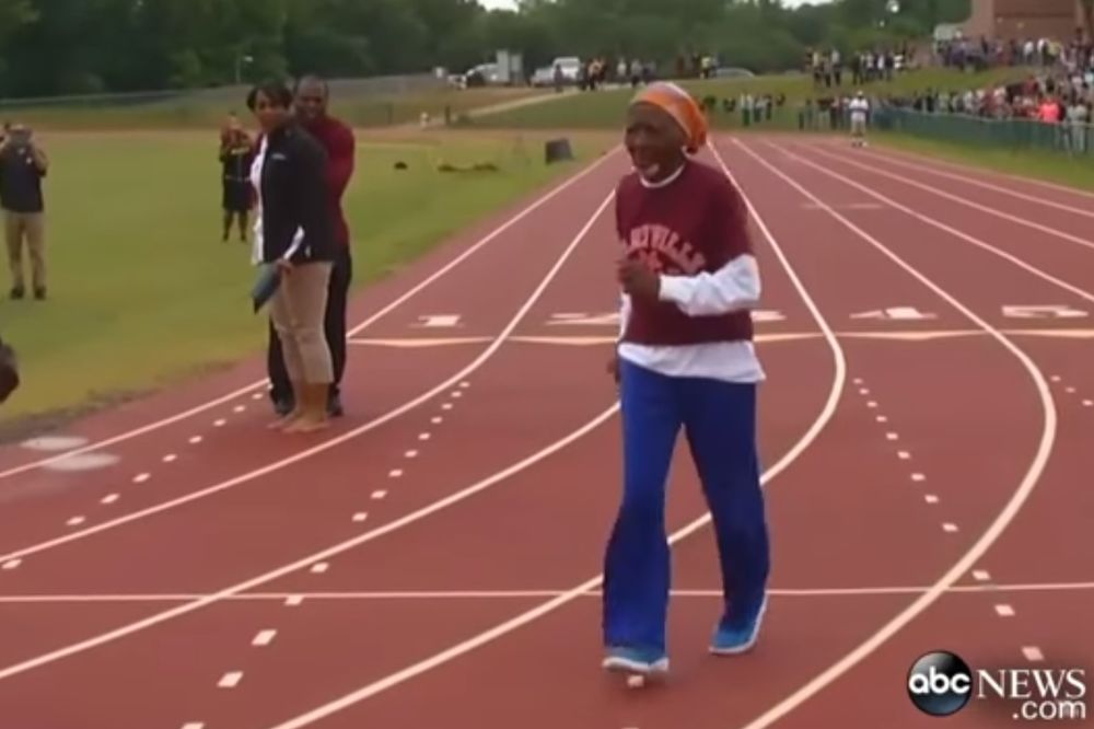 (VIDEO) BOLTE, ČUVAJ SE! 100-godišnjakinja oborila svetski rekord u trci na 100 metara. Neverovatno!
