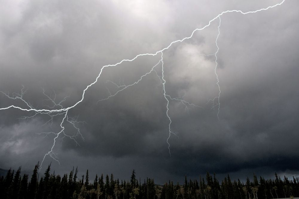 NEVREME U BIH: Zbog najavljenih obilnih kiša i jakog vetra izdat žuti meteoalarm