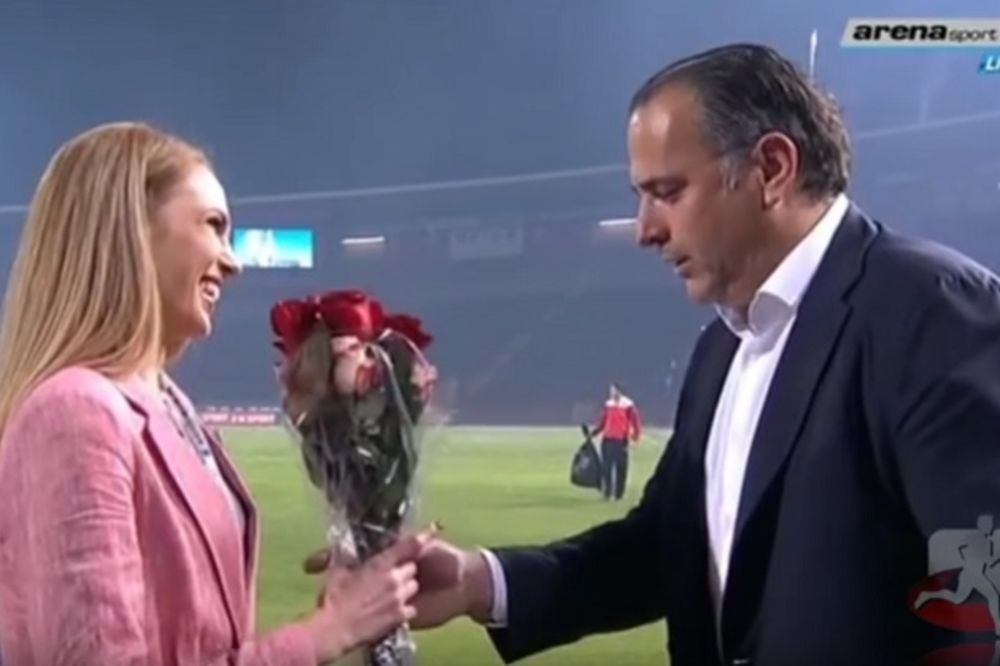 (VIDEO) ZATO GA ZOVU GROF: Miodrag Božović novinarki poklonio buket cveća!