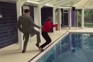 (VIDEO) ON JE URADIO ŠTO MNOGI SANJAJU: Gurnuo svoju šeficu u bazen