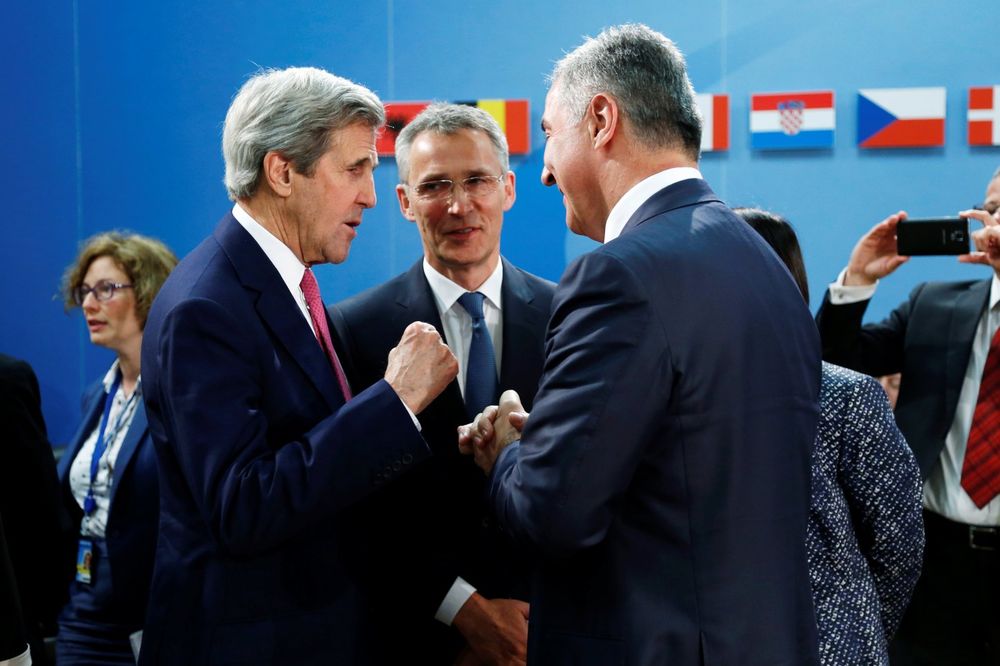 NEMAČKI MEDIJI O CRNOJ GORI: NATO i mala mrlja na karti