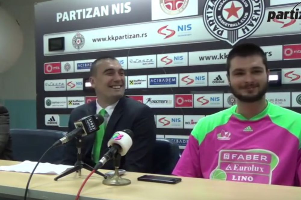(VIDEO) ZBUNIO SE: Košarkaš Mege Nikola Janković pomešao Crvenu zvezdu i FMP