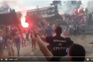 (VIDEO) KOSOVO JE SRCE SRBIJE ORILO SE CRNOM GOROM: Ovako slave barski gimnazijalci!