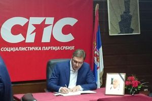 SMRT BATE ŽIVOJINOVIĆA: Vučić se u sedištu SPS upisao u knjigu žalosti