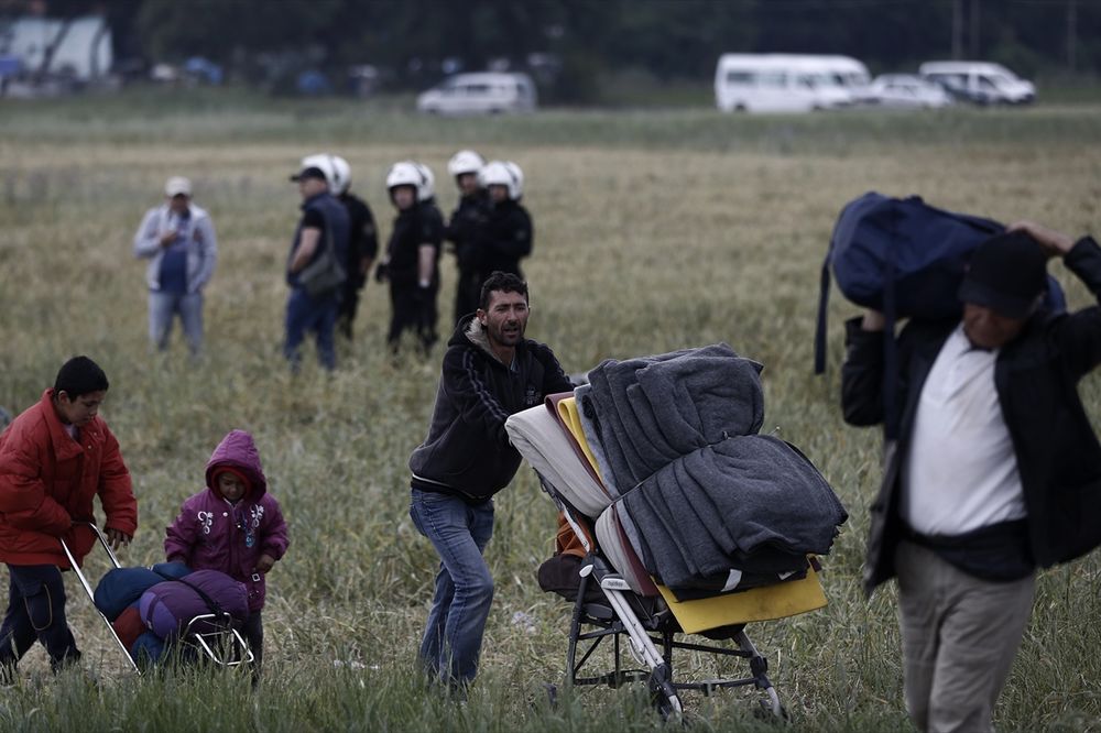 GRCI NE ŽELE DECU IZBEGLICE: Demonstranti blokirali prilaz školi koja ima program za migrante