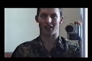 (VIDEO) SRCE MU OSTALO NA KOSOVU: Britanski oficir postao pevač zbog nesrećne ljubavi