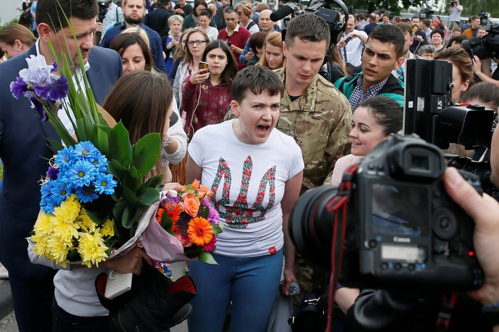 (VIDEO,FOTO) PUTIN POMILOVAO SAVČENKOVU: Ukrajinka zamenjena za ruske vojnike