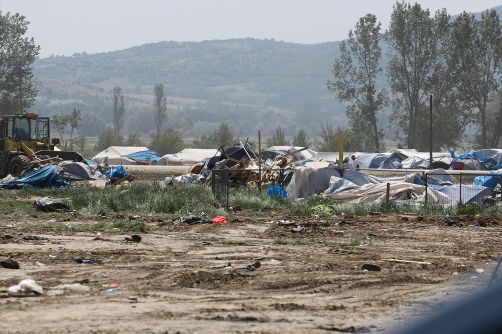 OSTALI SAMO PRAZNI ŠATORI I ĐUBRE: Ispražnjen izbeglički kamp u Idomeniju