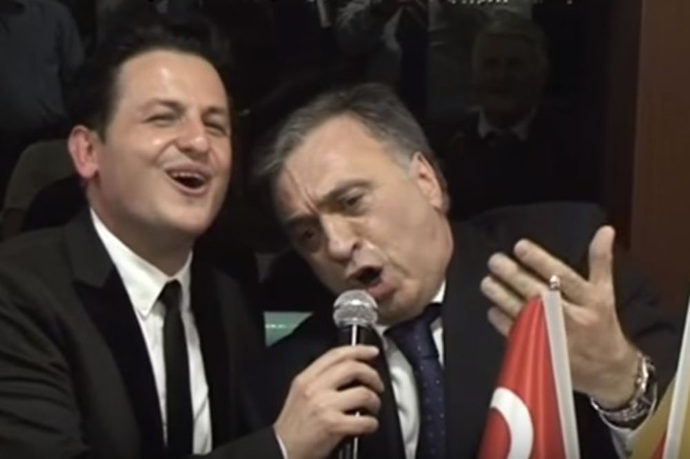 (VIDEO) PUSTO TURSKO: Crnogorski predsednik pao u sevdah, pa zapevao na forumu u Istanbulu!