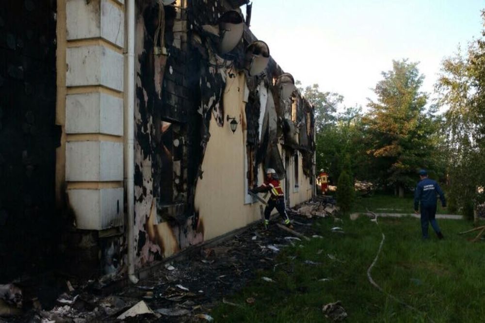 (FOTO) TRAGEDIJA U STARAČKOM DOMU U KIJEVU: U požaru stradalo najmanje 17 osoba!