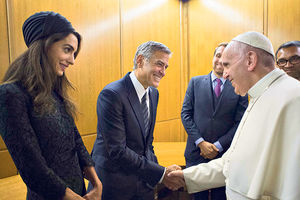 Papa odlikovao Džordža Klunija