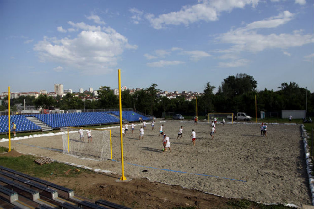 FUDBAL NA PESKU: Srbija dobija prvi stadion