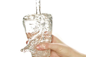 VRUĆINE: Umete li da pijete vodu?