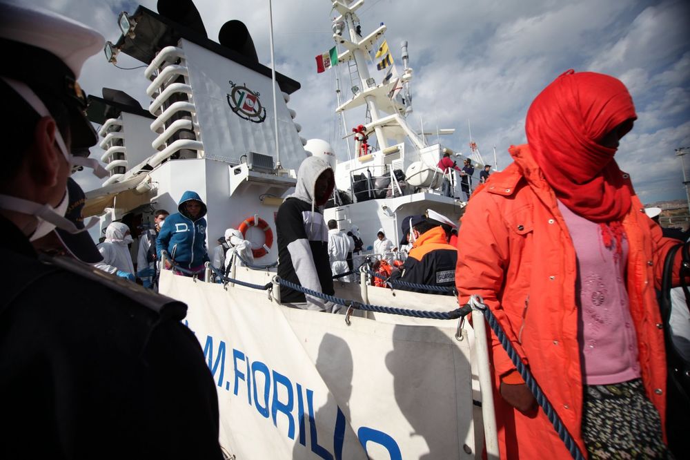 IMALI SU SREĆE: Italijanska obalska straža spasila 2.000 migranata