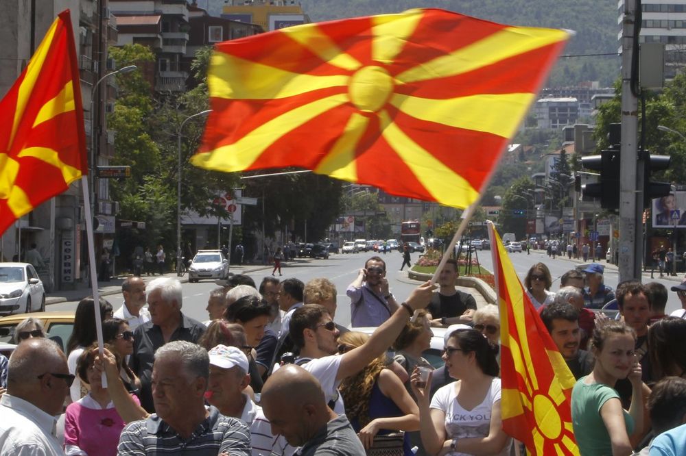EVO KAKO SE VMRO ODNOSI PREMA SRBIMA: Naši spomenici propadaju, a sija obeležje vojnicima Rajha