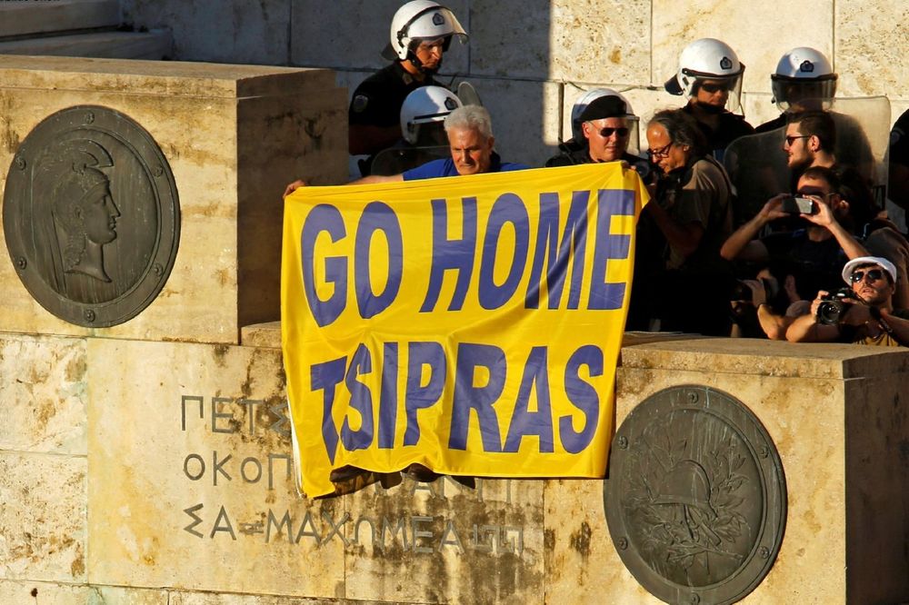 (VIDEO) ATINA SE DIGLA NA NOGE: Hiljade demonstranata traže ostavku Ciprasa