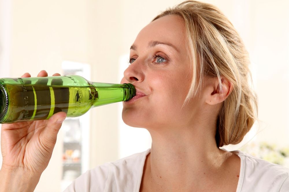 UTIČE NA LEPOTU I ZDRAVLJE: 7 razloga zašto bi žene trebalo da piju pivo