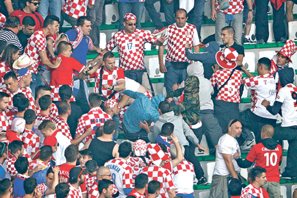 HRVATI POLUDELI: Srbi nam prekinuli utakmicu