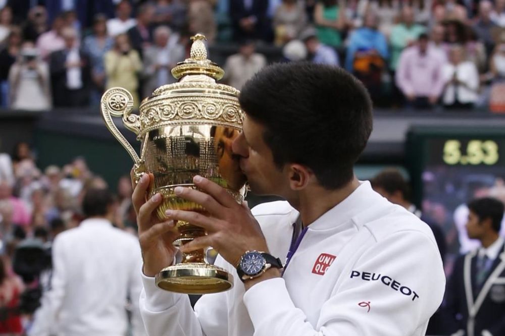 (FOTO) SPREMAN ZA JOŠ JEDAN GREN SLEM: Novak Đoković okusio vimbldonsku travu