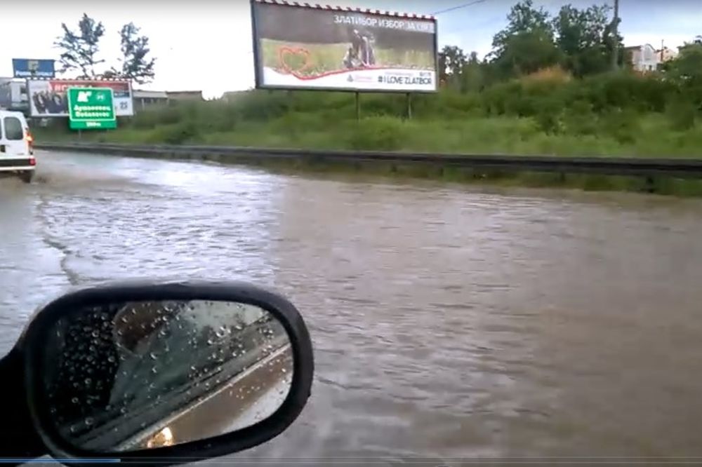 (VIDEO) REKOM KROZ BEOGRAD: Ovako se vozi auto-putem prema naselju Medaković!