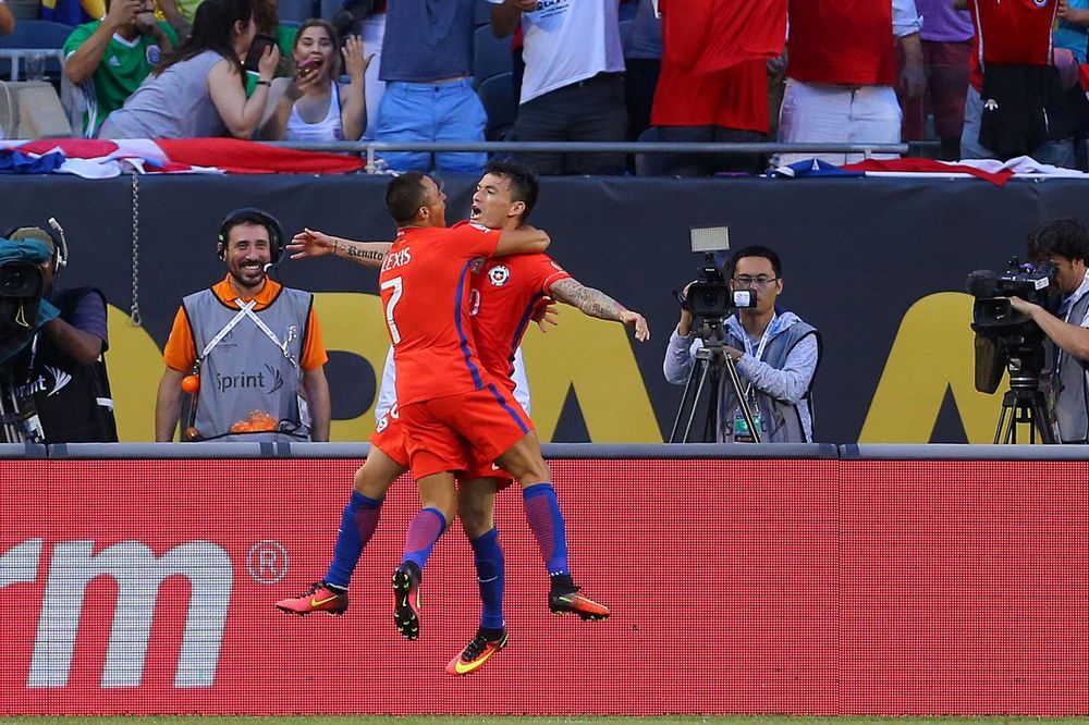 (VIDEO) HAOS U ČIKAGU: Čile u finalu, drugo poluvreme kasnilo skoro 3 sata