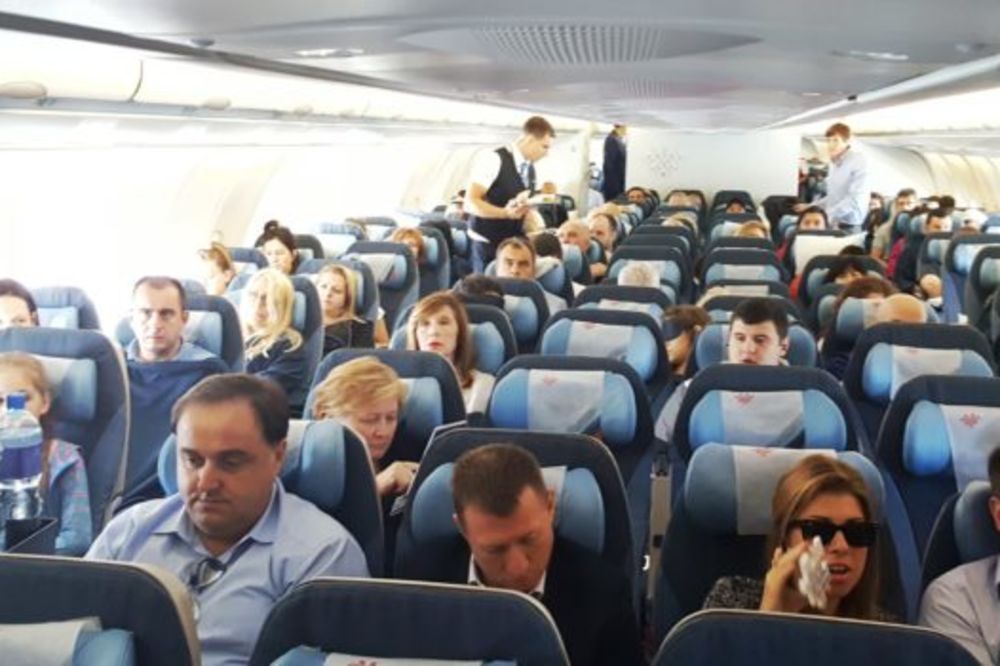 (FOTO) PRVI PUT POSLE 24 GODINE: Ovako je protekao prvi let Er Srbije do Njujorka