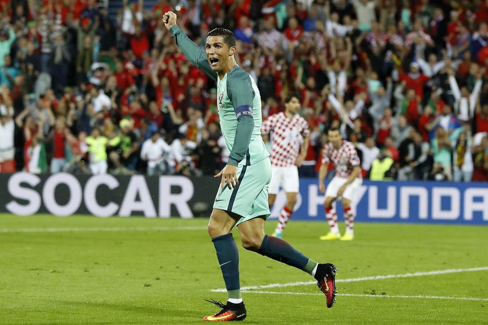 (VIDEO) NA OVAJ DETALJ NISTE OBRATILI PAŽNJU: Pogledajte šta je Ronaldo uradio pre akcije kod gola