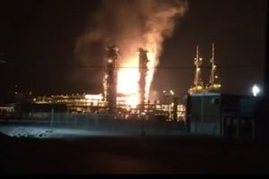 (VIDEO) NEBO U PLAMENU: Eksplozija u gasnom postrojenju u Misisipiju