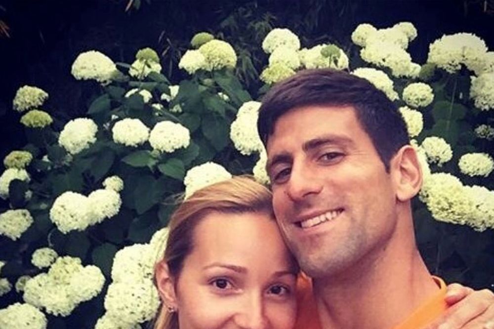 (VIDEO) VESELJE U PORODICI ĐOKOVIĆ: Novak i Jelena slave drugu godišnjicu braka