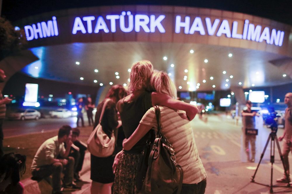 SRBIN ZAROBLJEN NA AERODROMU U ISTANBULU: Bilo je jezivo, ljudi su se krili po ćoškovima...