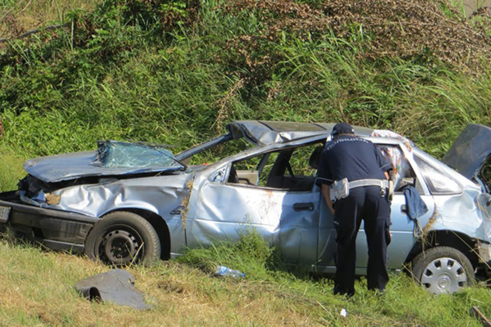 TEŽAK UDES NA AUTO-PUTU BEOGRAD-NIŠ: Vozač poginuo, supruga u teškom stanju