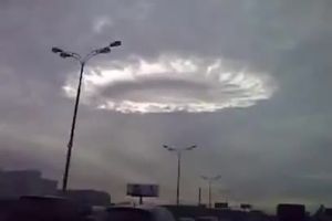 (VIDEO) RUSIJA U ŠOKU, ŠTA JE OVO IZNAD MOSKVE?! Oblaci ili vanzemaljci?