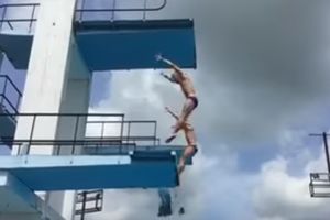 (VIDEO) RUSKI OLIMPIJAC DOBRO PROŠAO: Skok u vodu umalo završen tragedijom