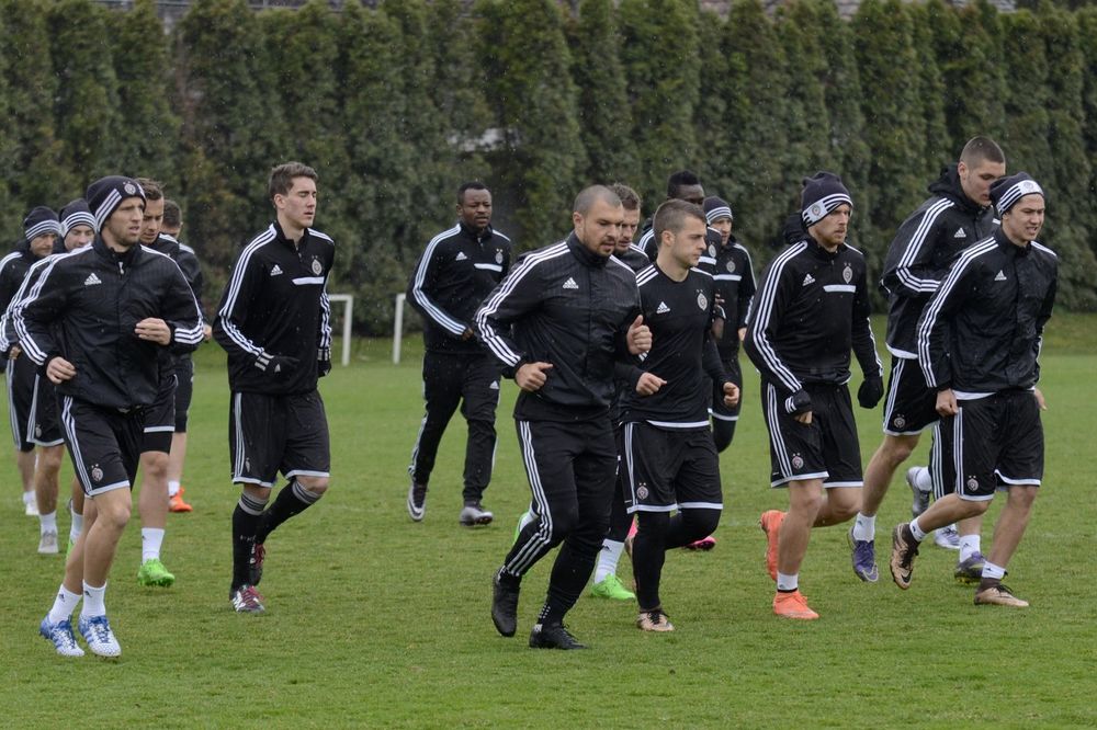 (VIDEO) PARTIZAN TRAŽI PODRŠKU: Fudbaleri ne mogu sami, sa Grobarima u Evropu!