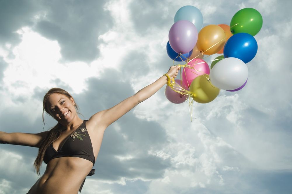 U MANIJAČKOJ POTRAZI ZA SREĆOM Mahnito su se sudarali dok su tražili balon sa svojim imenom, a onda