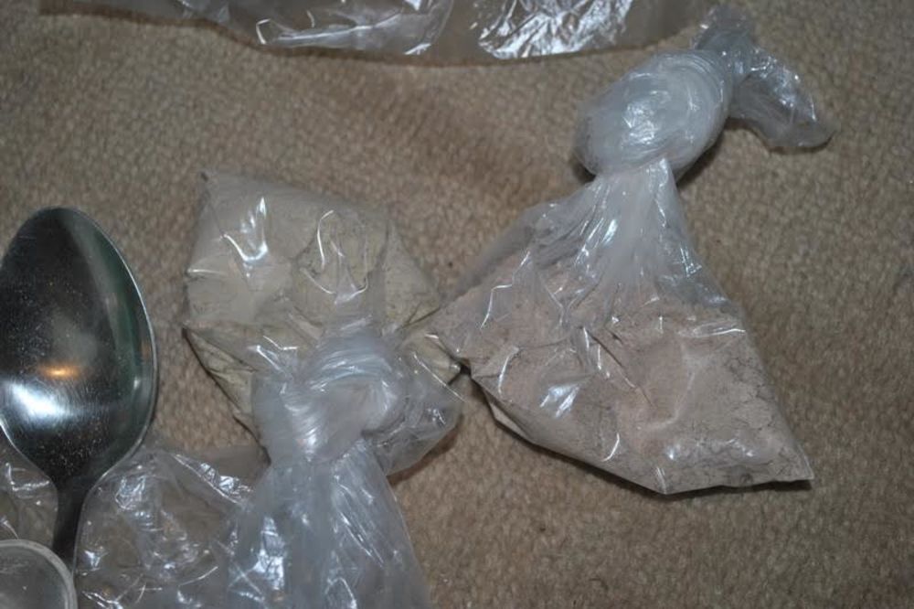 AKCIJA NS POLICIJE: Zaplenjeno 57 grama heroina i privedena dvojica osumnjičenih