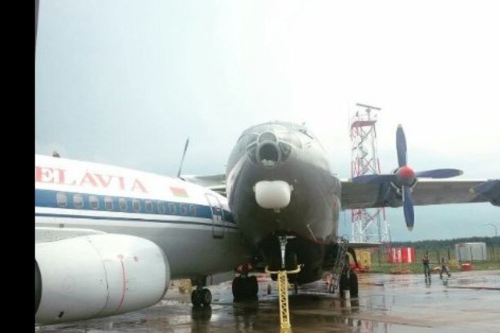 (FOTO) SUDARILA SE DVA AVIONA NA PISTI: Oluja izazvala haos na aerodromu u Minsku