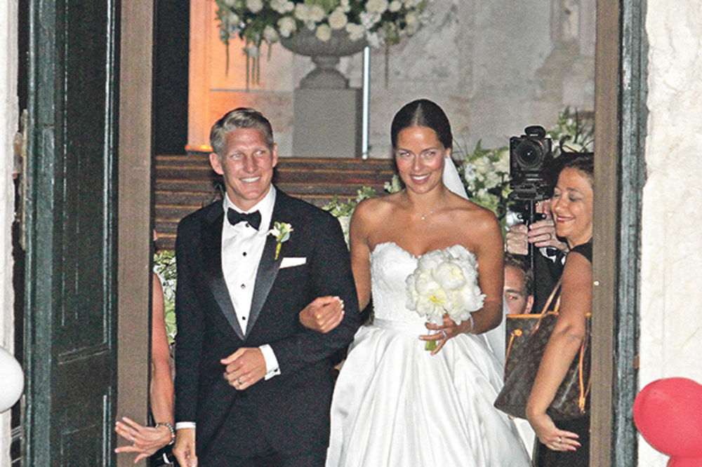 (FOTO) ANA, GDE TI JE BURMA: Lepa teniserka razdvojila se od Bastijana i skinula venčani prsten