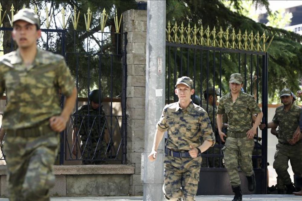 700 vojnika predalo se iz zgrade turskog Generalštaba, za puč nisu ni čuli! MISLILI SMO DA JE VEŽBA