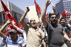 TURSKA NASTAVLJA ODMAZDU: Privedeno više od 18.000 ljudi, poništeno 50.000 pasoša