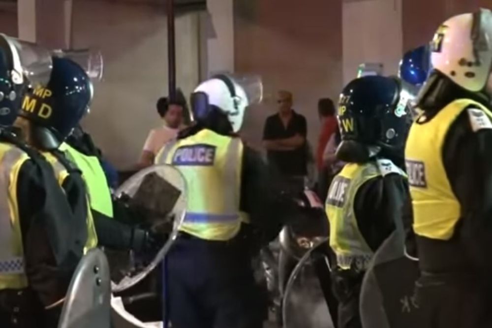 (VIDEO) NEREDI U LONDONSKOM HAJD PARKU: Troje izbodeno, uključujući i policajca
