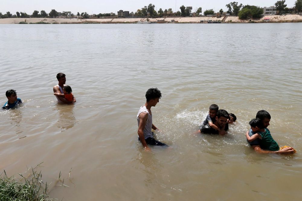 NAJTOPLIJI DAN U GODINI: Iračani se bore sa paklenom temperaturom od 53 stepena!